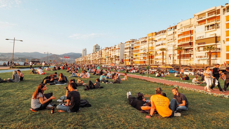 Kordon’da alarm zilleri çalıyor: Esnaf kepenk indiriyor, çığırtkanlık artıyor