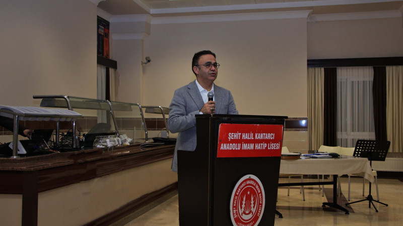 İzmir İl Milli Eğitim Müdürü Dr. Ömer Yahşi’den iftar programında birlik mesajı