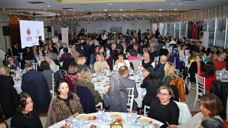 İzmir Millî Eğitim ailesi, ramazan iftarında bir araya geldi