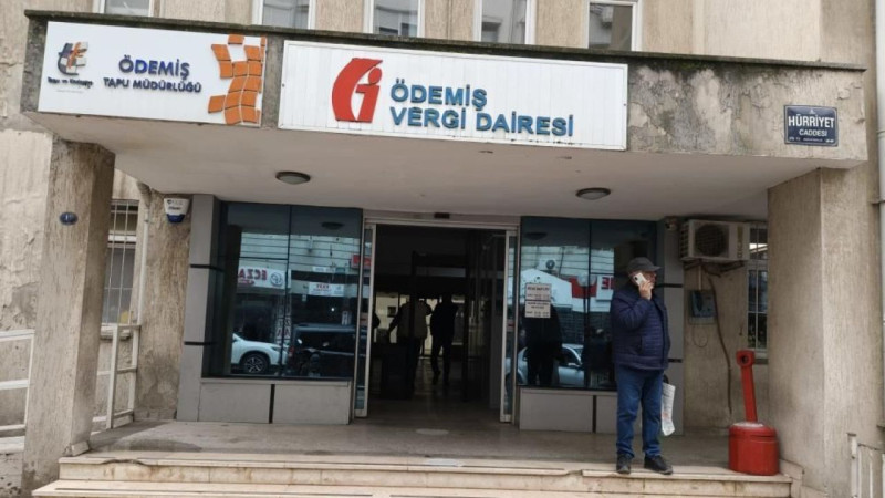 İzmir'deki kamu binasında tuvaletler vatandaşlara yasaklandı!