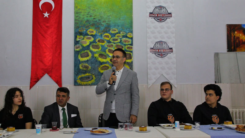Dr. Ömer Yahşi eğitim ailesiyle iftar sofrasında