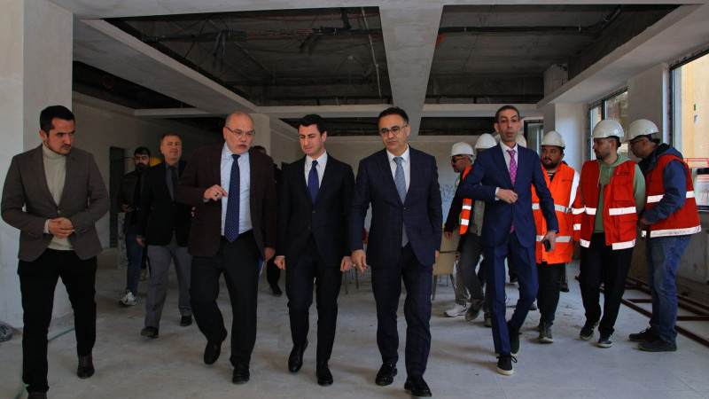 Bakan Yardımcısı Macit İzmir’de okul inşaatlarını ziyaret etti