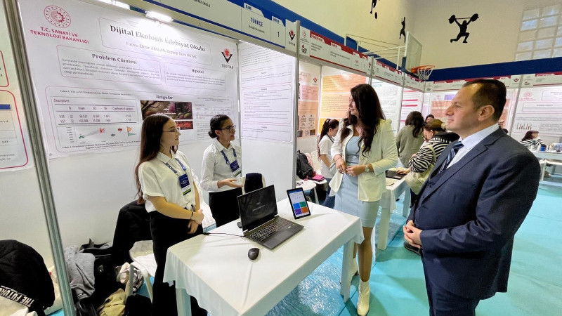 İzmir’de TÜBİTAK 2204-B bölge sergisi açıldı