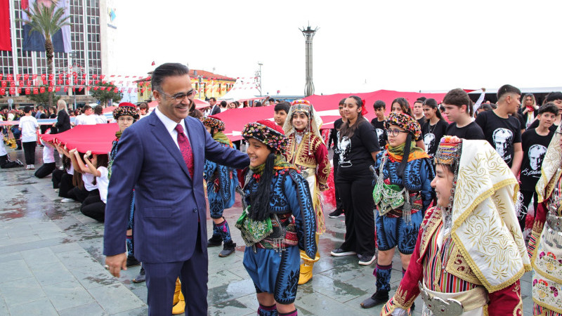 İzmir İl Milli Eğitim Müdürlüğü’nden coşkulu 23 Nisan kutlaması