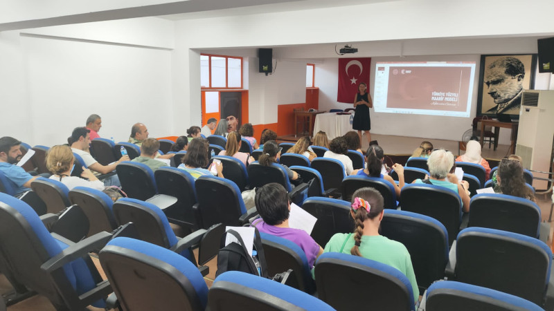 İzmirli öğretmenler geleceğin eğitim vizyonu için tek yürek oldu