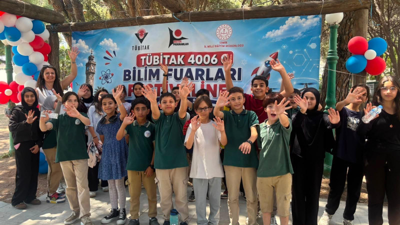 İzmir’de bilim şöleni: Genç mucitlerin özgün projeleri görücüye çıktı